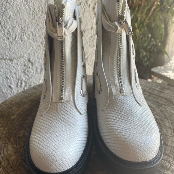 UGG DAREN Booties - Picture 5 of 5